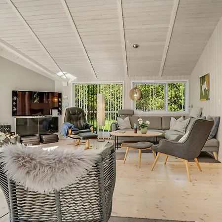 Atti - 500m To The Fjord By Interhome Højslev